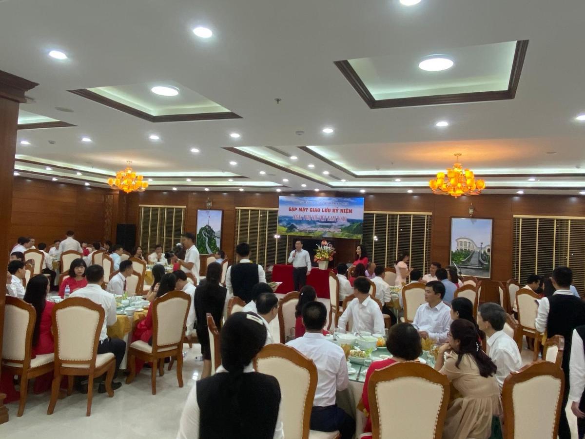 Khách Sạn A1 Lạng Sơn Esterno foto